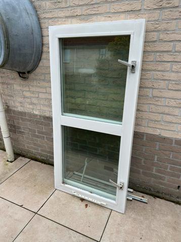 Houten Raamkozijn 2x - naar buiten draaiend beschikbaar voor biedingen