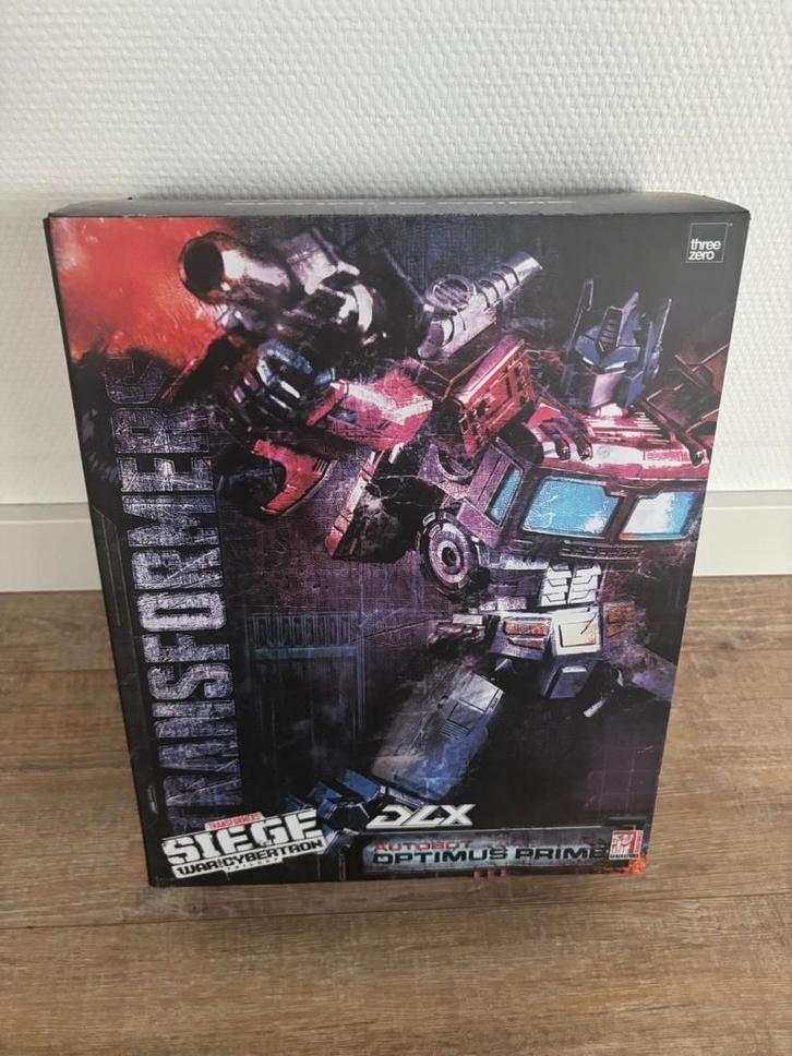 WFC Optimus Prime figure - ThreeZero 1/6 (25 cm), Verzamelen, Transformers, Zo goed als nieuw, Overige generaties, Autobots, Ophalen of Verzenden