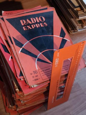 AFHAALPRIJS 15 EURO, STAPEL RADIO EXPRES, PHILIPS, TV, 23 CM beschikbaar voor biedingen