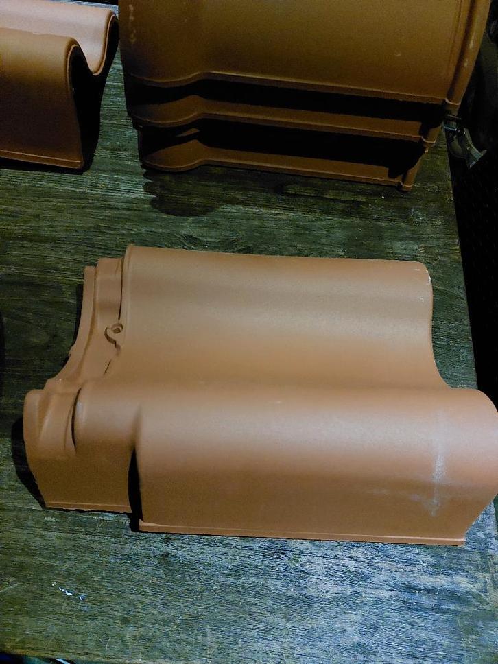 2x Koramic OVH Vario natuurrood+ linkergevelpan, Doe-het-zelf en Verbouw, Dakpannen en Dakbedekking, Nieuw, Dakpannen, Steen of Klei