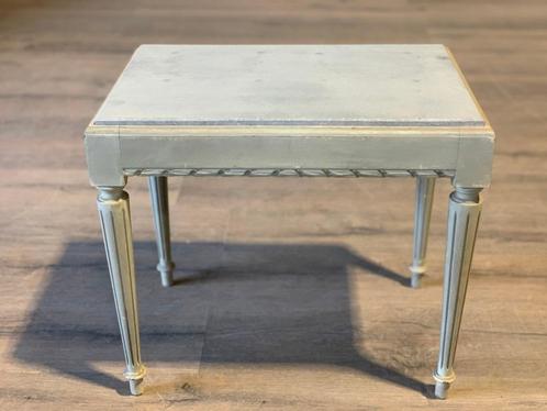 1 klein laag tafeltje - 52 x 36 cm + 46 cm hoog, Huis en Inrichting, Tafels | Bijzettafels, Zo goed als nieuw, Rechthoekig, 45 tot 60 cm