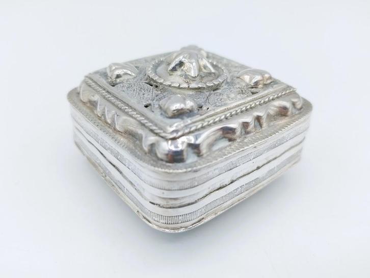 Zilveren pepermuntdoosje, C. Capoen, Schoonhoven, 1917, Antiek en Kunst, Antiek | Goud en Zilver, Zilver, Verzenden