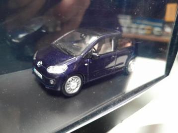 Volkswagen Up! Donkerblauw beschikbaar voor biedingen