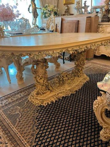 Antiek barok craquelé eettafel beschikbaar voor biedingen