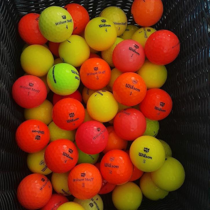Gekleurde Wilson Staff golfballen, Sport en Fitness, Golf, Zo goed als nieuw, Bal(len), Callaway, Ophalen of Verzenden