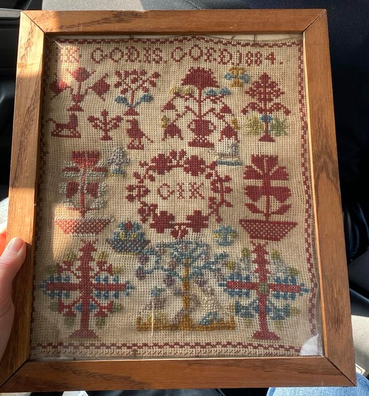 Oude merklap letterdoek uit 1884 in goede staat, Antiek en Kunst, Antiek | Kleden en Textiel, Ophalen of Verzenden