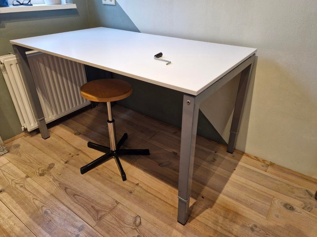 In hoogte verstelbaar bureau 1.40 x 80, Ophalen, In hoogte verstelbaar, Gebruikt
