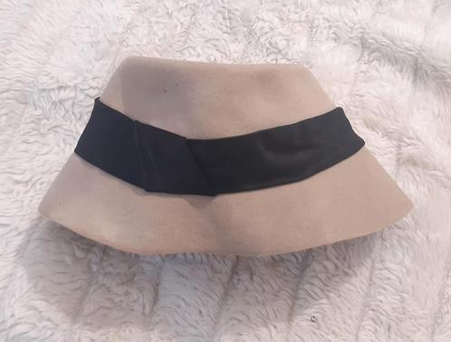 Vintage 100% wol dameshoedje buckethat exclusief fine Alpine, Antiek en Kunst, Antiek | Kleding en Accessoires, Ophalen