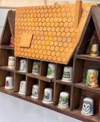 14x vingerhoedjes vinger hoedjes antiek in houten huisje, Verzamelen, Vingerhoedjes, Ophalen of Verzenden, Buitenland, Porselein