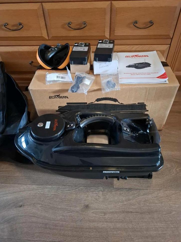 Voerboot actor boatman v6 met compas 2 accu's metalen schoef, Watersport en Boten, Hengelsport | Karpervissen, Zo goed als nieuw