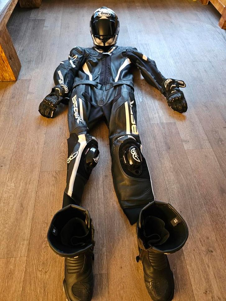 Berik 2.0 leren SET m52 laarzen 46 Arai helm, Motoren, Kleding | Motorkleding, Laarzen, Tweedehands, Ophalen of Verzenden
