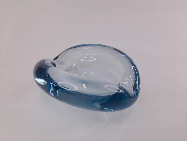 Vintage asbak Holmegaard - blauw glas - Deens design, Verzamelen, Rookartikelen, Aanstekers en Luciferdoosjes, Gebruikt, Asbak