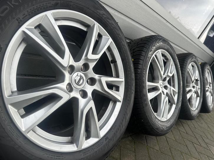 18 inch Volvo XC70 EX30 V90 V60 XC40 velgen winterbanden, Auto-onderdelen, Banden en Velgen, Banden en Velgen, Winterbanden, 18 inch