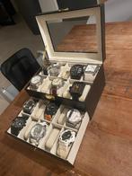Mooie horlogedoos met 13x grote stoere horloges, Sieraden, Tassen en Uiterlijk, Horloges | Heren, Overige merken, Overige materialen