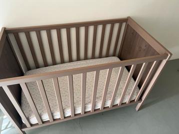 Houten Ledikant met Matras - Zo Goed Als Nieuw beschikbaar voor biedingen