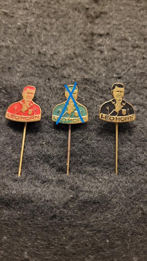 Leo Horn voetbal scheidsrechter speldjes, Verzamelen, Speldjes, Pins en Buttons, Zo goed als nieuw, Speldje of Pin, Sport, Verzenden