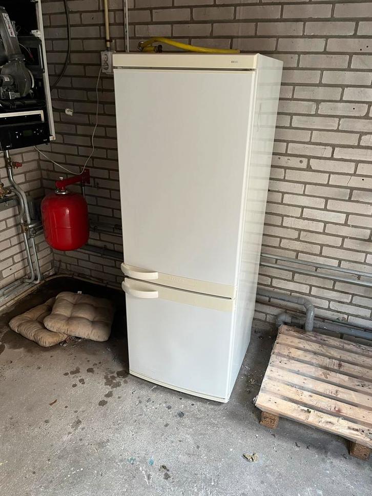 Koel-vriescombinatie Miele, Witgoed en Apparatuur, Koelkasten en IJskasten, Gebruikt, Met vriesvak, 150 tot 200 liter, 160 cm of meer