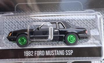 1982 Ford Mustang SSP Greenlight 1/64 Chase Black Bandit beschikbaar voor biedingen