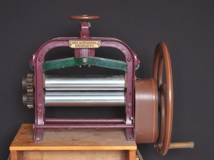 Antieke Walsmachine - Gust.Rafflenbeul, Antiek en Kunst, Antiek | Gereedschap en Instrumenten, Ophalen