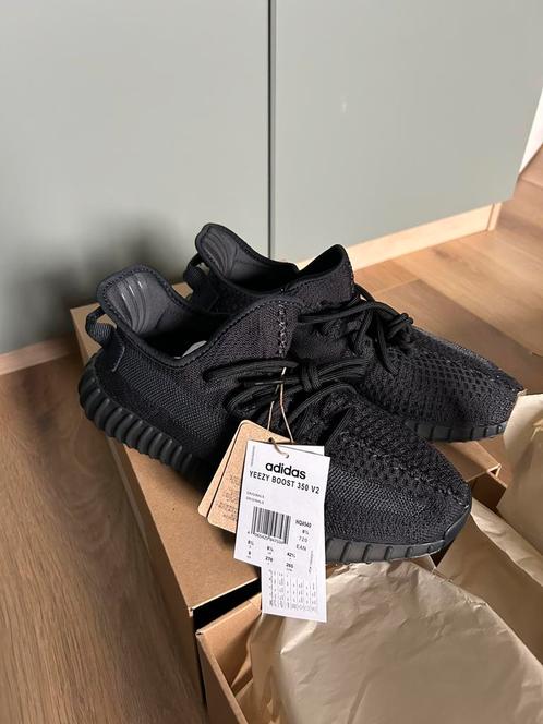 Yeezy Boost 350 V2 Onyx Zwart 42 2/3 nieuw in doos origineel, Kleding | Heren, Schoenen, Nieuw, Sneakers of Gympen, Zwart, Ophalen of Verzenden
