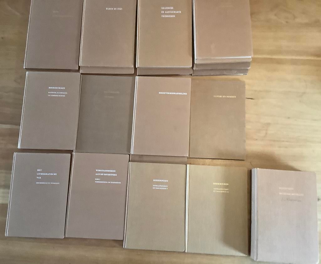 19 zogenaamde bruine boekjes over de grafische industrie, Hobby en Vrije tijd, Overige Hobby en Vrije tijd, Zo goed als nieuw