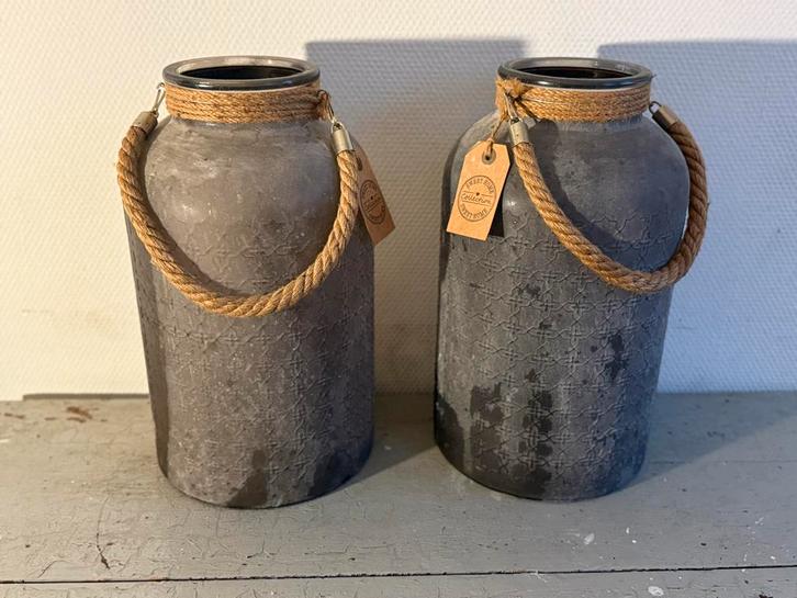 Set van 2 grijze vazen met touw, Huis en Inrichting, Woonaccessoires | Vazen, Zo goed als nieuw, Zwart, 50 tot 75 cm, Glas, Ophalen of Verzenden