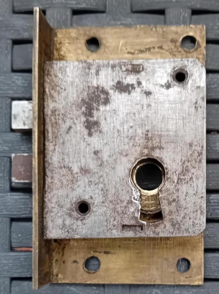 Gezocht/tekoop gevraagd kastslot met sleutel, Huis en Inrichting, Kasten | Overige, Gebruikt, Ophalen of Verzenden