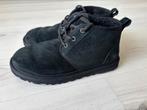 UGG Neumel Classic maat 39, Kleding | Dames, Schoenen, Ophalen of Verzenden, Zo goed als nieuw, Zwart