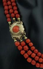 Bloedkoraal antieke ketting fraai 14k slot goud 3-strengs, Ophalen of Verzenden, Goud, Ketting, Met edelsteen