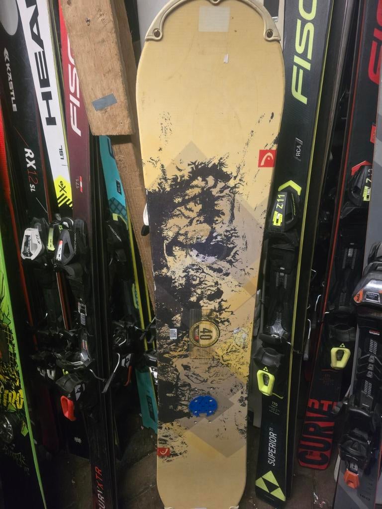 140cm SNOWBOARD HEAD 40