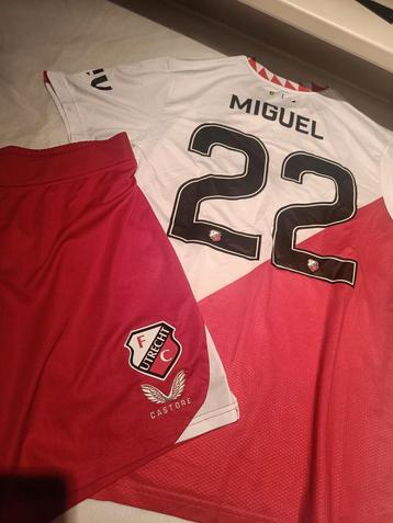 FC Utrecht tenue beschikbaar voor biedingen