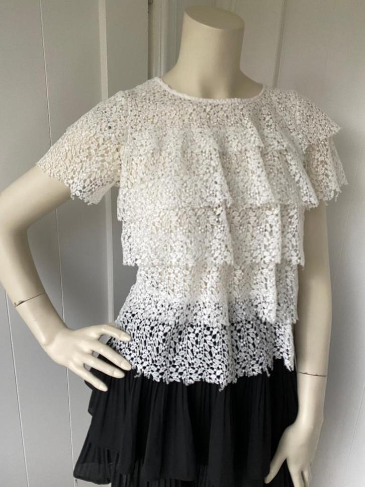 Zeer nette staat: witte, kanten top van ZARA mt. XS, Kleding | Dames, Tops, Zo goed als nieuw, Maat 34 (XS) of kleiner, Wit, Korte mouw