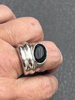 Zilveren ring met zwarte steen, 18 tot 19, Gebruikt, Ophalen of Verzenden, Dame