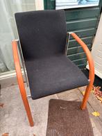 Zwarte Stoffen Stoel met Houten Armleuningen, Huis en Inrichting, Gebruikt, Zwart, Ophalen of Verzenden, Eén