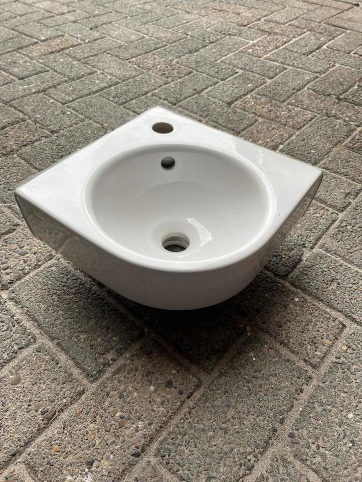 Geberit Renova Compact Hoekfontein - Zo Goed Als Nieuw, Doe-het-zelf en Verbouw, Sanitair, Zo goed als nieuw, Wastafel, Ophalen