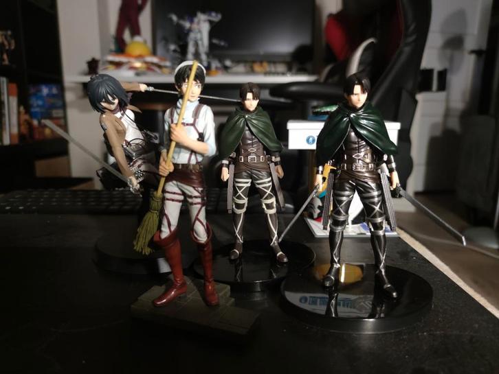 Attack on Titan Figuren Set - Levi, Mikasa, Eren, Verzamelen, Poppetjes en Figuurtjes, Zo goed als nieuw, Ophalen of Verzenden