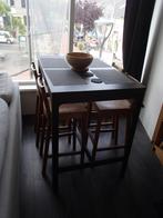 hoge tafel en stoelen, Ophalen, Zo goed als nieuw, Hout, 4 tot 6 stoelen