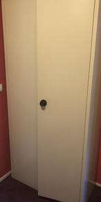 Gezocht: metalen legplank voor magazijnkast, ik bied 10 euro, Huis en Inrichting, Kasten | Roldeurkasten en Archiefkasten, Ophalen