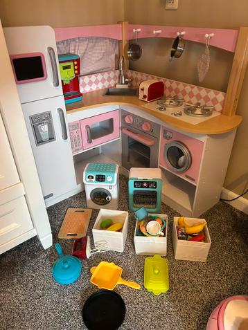 Speel keuken met accesoires beschikbaar voor biedingen