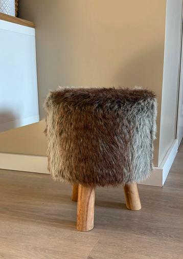 Faux fur bont krukje poefje beschikbaar voor biedingen