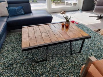 Teakhouten Salontafel met Metalen Frame beschikbaar voor biedingen