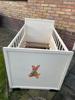 Vintage Kinderbedje uit jaren 60 met afbeelding konijntje, Ophalen, Gebruikt, Ledikant