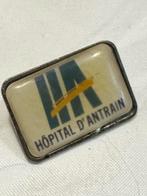 Vintage Hôpital d'Antrain Speldje, Ophalen of Verzenden, Gebruikt, Overige onderwerpen, Speldje of Pin