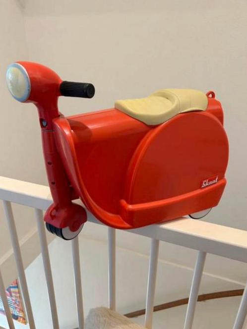 Rode scooter handbagage kind, Sieraden, Tassen en Uiterlijk, Koffers, Zo goed als nieuw, Hard kunststof, 50 tot 60 cm, Minder dan 35 cm