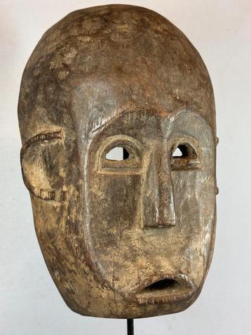 250881 - Afrikaans oud zeldzaam Kumu masker uit Congo. beschikbaar voor biedingen