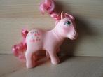 My Little Pony paardje 12cm zalmroze met kersjes 1984 Hasbro, Gebruikt, Ophalen of Verzenden
