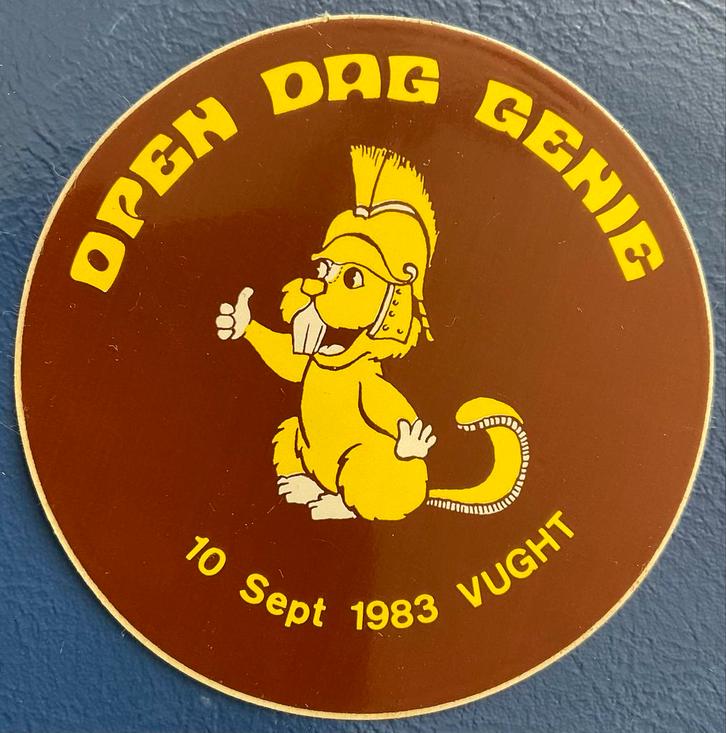 Sticker Open Dag Genie Vught 1983, Verzamelen, Speldjes, Pins en Buttons, Gebruikt, Speldje of Pin, Overige onderwerpen, Verzenden
