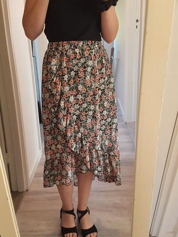 Midijurk met bloemen maat s beschikbaar voor biedingen