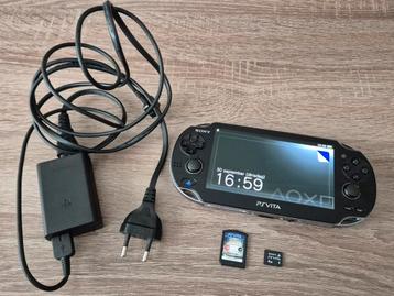PS Vita PCH-1004 + Lader & Spel beschikbaar voor biedingen