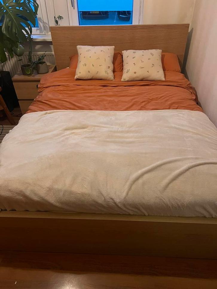 Gratis - Ikea bed 140x200 met lattenbodem en lades, Huis en Inrichting, Slaapkamer | Complete slaapkamers, Gebruikt, Tweepersoons